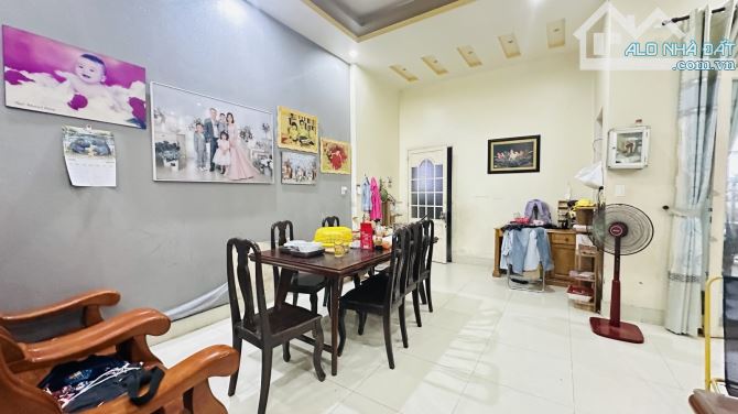 Bán nhà mặt tiền kinh doanh 160m2, sát làng Đại học, Dĩ An - 1