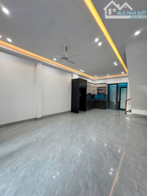 NHÀ 3 TẦNG TIỀN PHONG THÁI BÌNH CÓ SÂN ĐỂ XE SIÊU RỘNG THOÁNG - 1