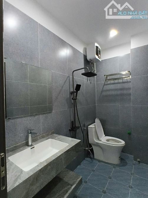 Bán nhà 3 tầng sân cổng xây mới độc lập ngõ 81 Phạm Hữu Điều - 1