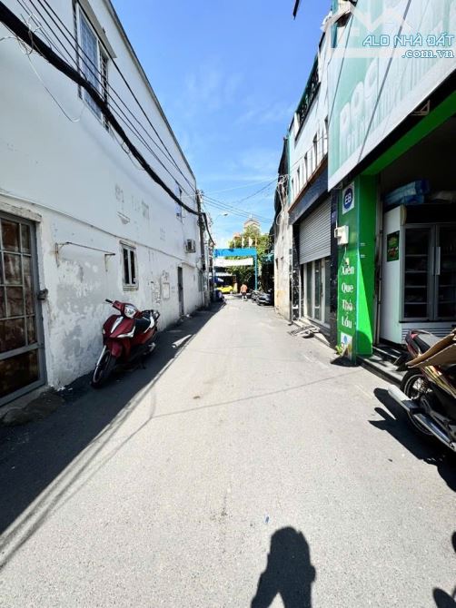 HẺM XE HƠI THÔNG - GẦN CHỢ PHẠM VĂN BẠCH - 72M2 - NGANG KHỦNG 6M - NHỈNH 9 TỶ - 1