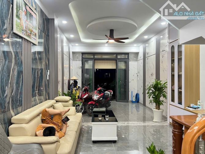 NHÀ Ở NGAY, 66m2, HẺM OTO VỈA HÈ, Hoàn Công, 4 ĐỒNG TL - 1