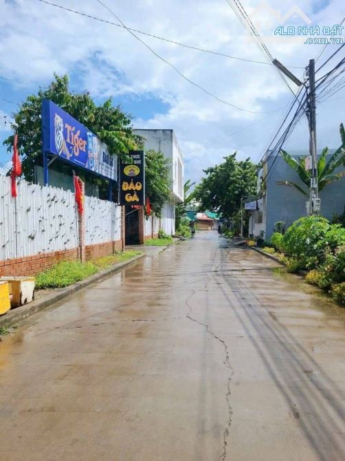 CẦN TIỀN XOAY GẤP 20/9 BÁN VỘI CĂN NHÀ CẤP 4 TÂM HUYẾT CHỈ 850TR Ở TRUNG CHÁNH HÓC MÔN - 1