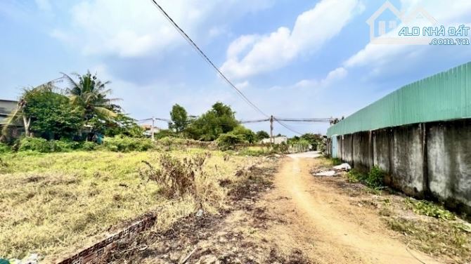 Lô Đất Cực Đẹp, Diện Tích Khủng 300m2, 3 Bước Ra Đường Lò Lu, Chỉ 4,5 Tỷ TL. - 1