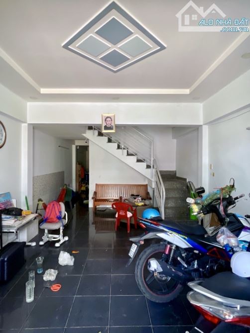 BÁN NHÀ ĐẸP BÌNH TÂN 4X16 HẺM XE HƠI - 3 TẦNG  CHỈ 4,7 TỈ - 1