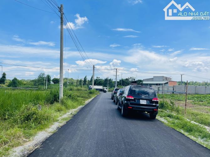 Cần bán 11.125m2 đất 300 thổ cư, 2 mặt tiền đường, sau view suối, sát cạnh hồ Suối Rao - 1