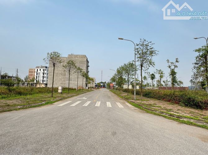 Bán lô làn 3  Quốc Lộ 1A , Dự Án 4,6 ha Thị Trấn Lim ,Tiên Du , Bắc Ninh. Giá 6 tỷ - 1