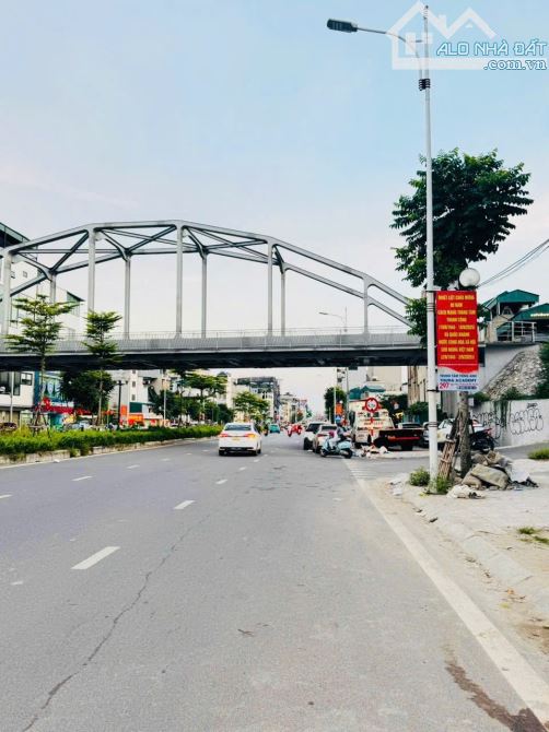 RẺ NHẤT KHU VỰC -VỊ TRÍ TRUNG TÂM GẦN NGỌC LÂM -GẦN ĐƯỜNG HỒNG TIẾN - GIÁ 5,3TỶ - 1