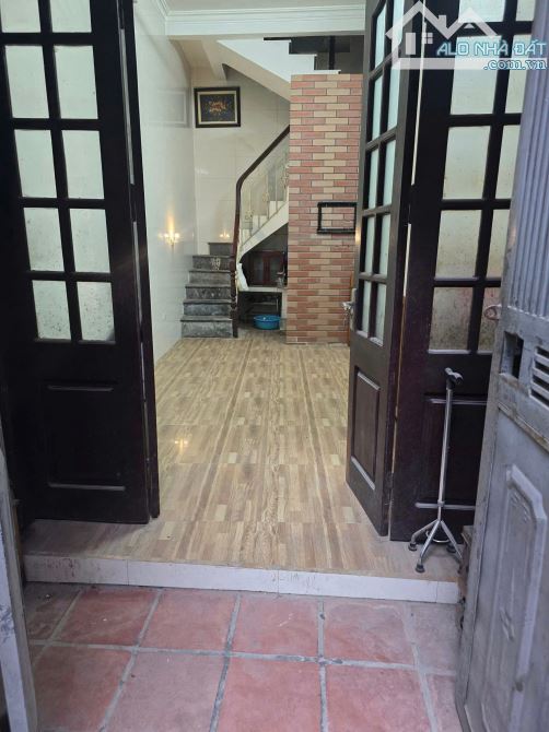 Cho thuê nhà nguyên căn 112 Nam Dư, 22m2 x 3 tầng - 2 ngủ - 2 wc, 6 triệu/ tháng. - 1