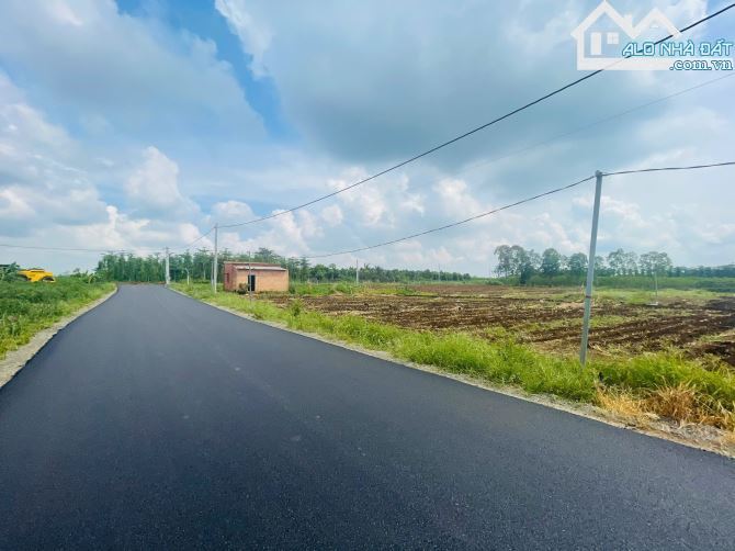 GIẢM MẠNH 50% BÁN 2 MẪU ĐẤT CÓ 2 MT ĐƯỜNG NHỰA, VIEW SUỐI, CÁCH VÒNG XOAY ĐÁ BẠC 800M - 1