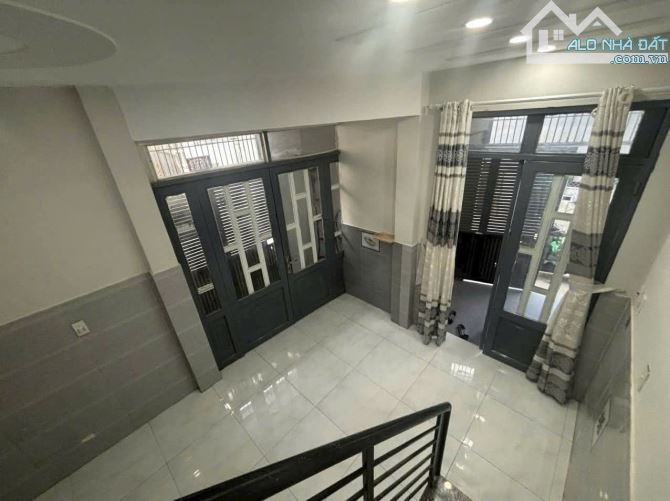 CHo thuê nhà nguyên căn đường Nguyễn Văn Quỳ, p Phú Thuận nhà đep 02 phòng - 1