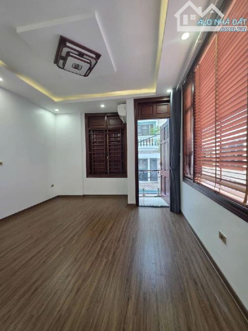 Bán nhà dân xây 4 tầng phố đức giang,lô góc ,2 mặt thoáng - 1