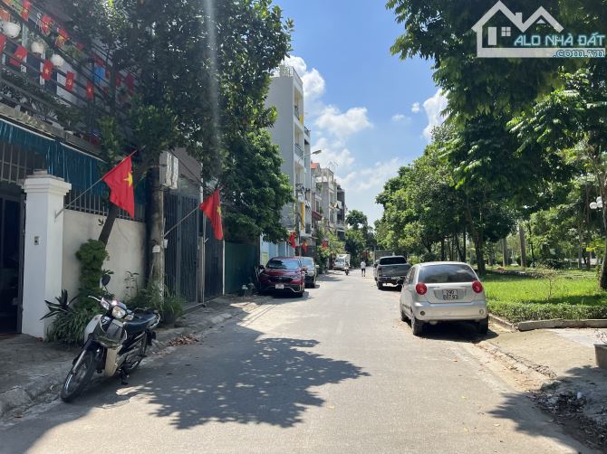 Chính chủ cần tiền bán gấp mảnh đất đẹp đường ô tô tránh tại trung tâm tổ 8 Thạch Bàn - 1