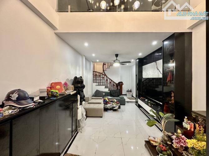 Bán Nhà Long Biên hơn 6 tỷ-6 TẦNG FULL NỘI THẤT-3 BƯỚC RA Ô TÔ TRÁNH-SỔ VUÔNG-PHÁP LÝ CHUẨ - 1