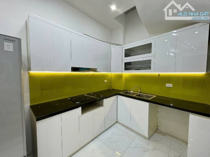 Bán nhà Phạm Văn Đồng, 40m x 5 tầng, tặng nội thất, lô góc thoáng sáng, ô tô đỗ cổng. - 1