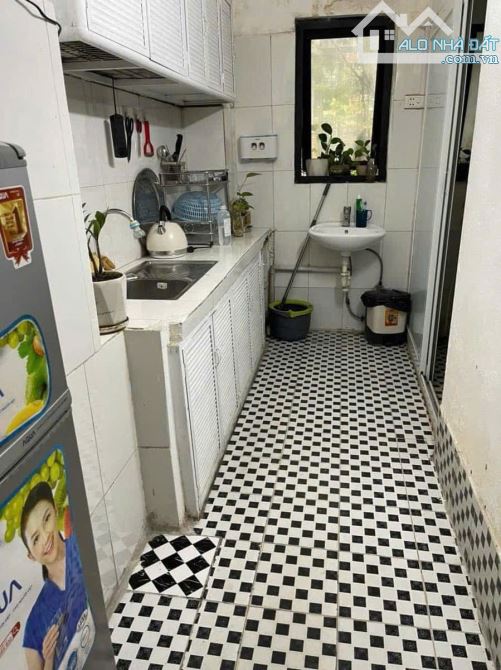 Cho thuê căn hộ tập thể Tầng 3 phố Nguyễn Công Trứ, 55m2, 7 triệu - 1
