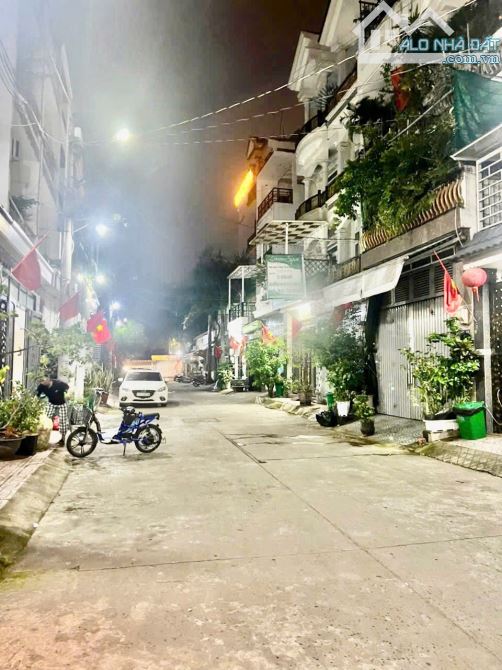 BÁN NHÀ ĐẸP 1 SẸC TRƯƠNG THỊ HOA - TTH 07 - QUẬN 12 - GIÁ 7.5tỷ - 1