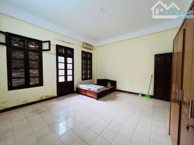 BÁN NHÀ NGUYÊN HỒNG, ĐỐNG ĐA - 4 TẦNG 66M2 - OTO VÀO NHÀ - GIÁ 28.5 TỶ - 1