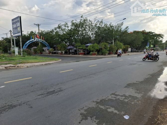 Lô góc DT816 - D1, đối diện Happy Land, KDC ấp 6, Thạnh Đức, Bến Lức, Long An - 1