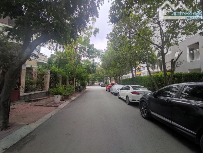 Bán nhà mặt tiền KDC Nam Long, P. Tân Thuận Đông, Quận 7, 4 tầng, 198m2, ngang 8m, chỉ 185 - 1