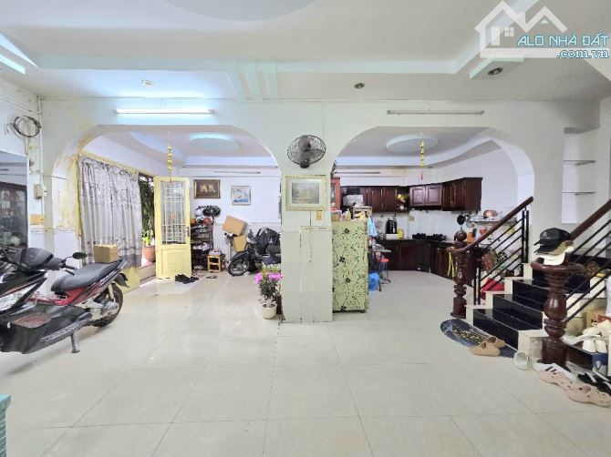 Bán nhà 4 tầng Hoàng Diệu, Quận 4, MTKD đường 20 thước, nhích 10 tỷ, 67m2, ngang 8.5m, - 1