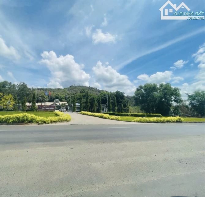 CĂN SHOPHOUSE MẶT TIỀN ĐƯỜNG LỚN, CẠNH SÂN GOLF VÀ ĐỒI CỪU SUỐI NGHÊ, TIỆN KINH DOANH - 1