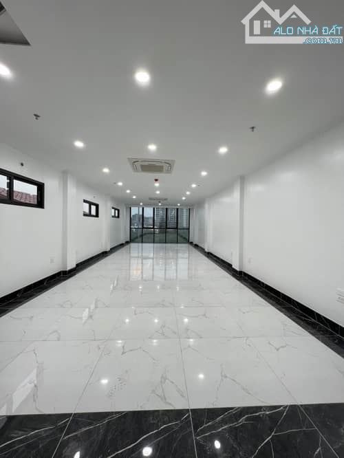 Tòa nhà văn phòng  tại hoàng quốc việt cầu giấy Hà nội - 1