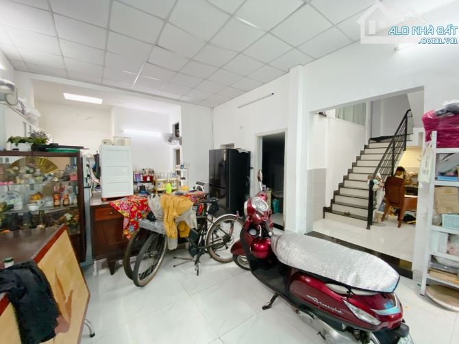 Nguyễn Văn Thương bình Thạnh 126m2 3 tầng giá chỉ 25.x tỷ - 1