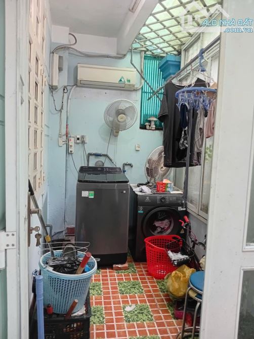 NGAY SIÊU THỊ SÀI GÒN ĐƯỜNG 3/2 - HẺM THÔNG THOÁNG - NGANG KHỦNG 10M - DT 69M2 - 1