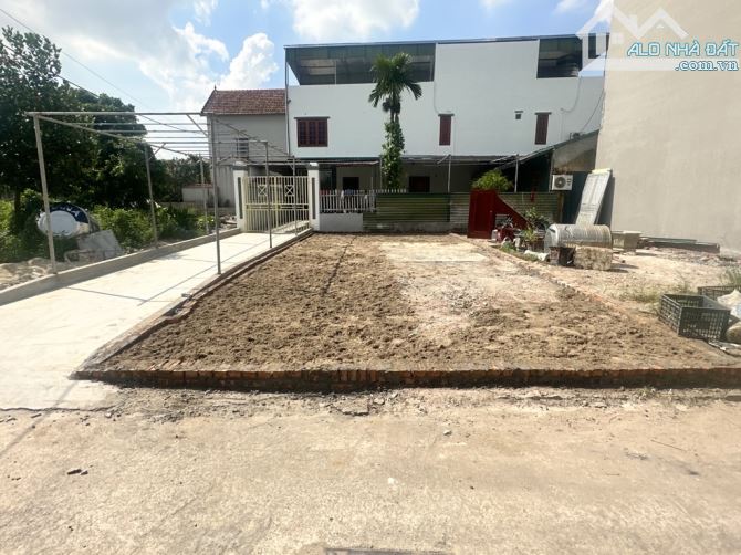 BÁN ĐẤT LẠI ỐC VĂN GIANG-LÔ GÓC-Ô TÔ VÀO-  MẶT TIỀN RỘNG-GIÁ ĐẦU TƯ-60m2-3,2 tỷ