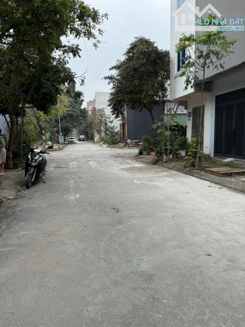 Đất TĐC Trâu Quỳ – 2 mặt tiền – 30m² – đường 11m – vỉa hè – ô tô tránh – 7,2 tỷ - 1