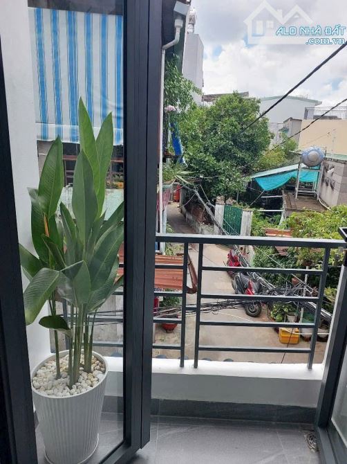NHÀ TRUNG TÂM P10 - ĐỐI DIỆN NGÂN HÀNG - TRƯỜNG HỌC 26M2 GIÁ CHỈ NHỈNH HƠN 3 ĐỒNG - 12