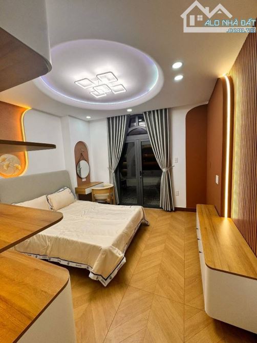 SIÊU PHẨM HẺM XE HƠI THÔNG - GẦN BÀ CHIỂU - 5 TẦNG BTCT - 4 PHÒNG - FULL NỘI THẤT - SỔ NỞ - 14