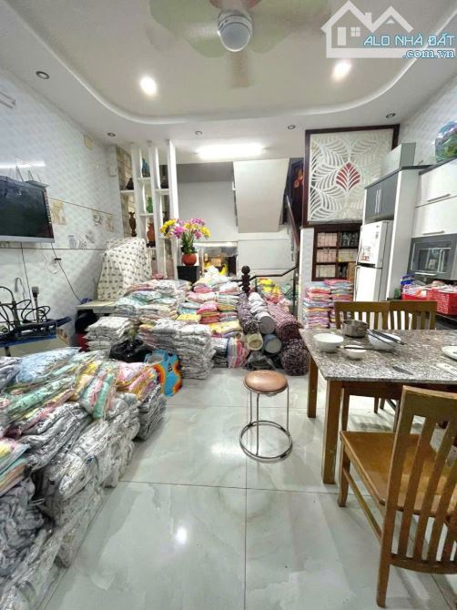 Hẻm nhựa xe tải tránh khu vip bàu cát - 100m - 5 tầng - xây lệch tầng cực đẹp - 16
