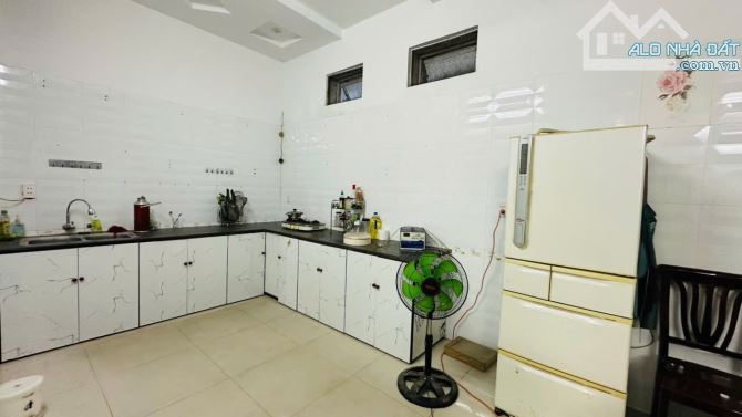Nhà Chợ Hàng mới, ngõ nông, sân cổng riêng, dân xây độc lập, giá nhỉnh 3 tỷ - 2