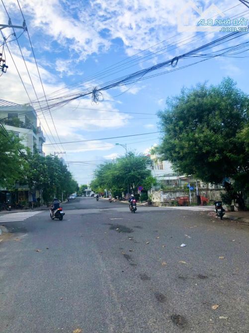 Bán Toà Nhà Căn Hộ 8 Tầng , 44 phòng , Doanh Thu 150 triệu / tháng , Cách Biển 1km - 2