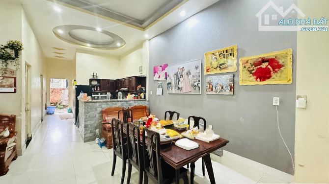 Bán nhà mặt tiền kinh doanh 160m2, sát làng Đại học, Dĩ An - 2