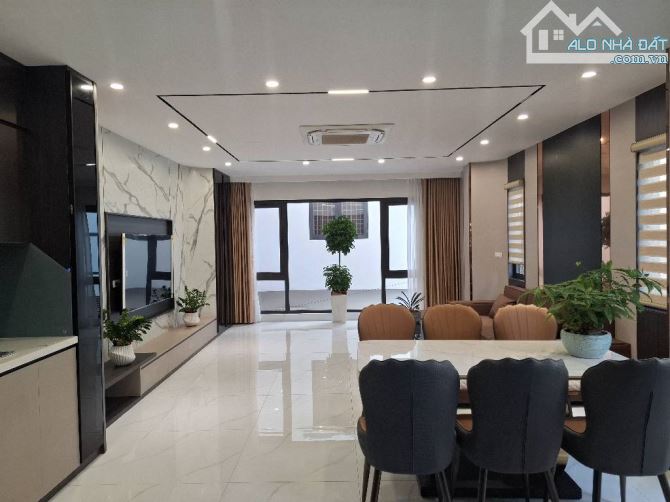 NGỌC THUỴ 6 TẦNG- LÔ GÓC THANG MÁY - THÔNG Ô TÔ VÀO NHÀ - THOÁNG TRƯỚC THOÁNG SAU.HƠN 13 T - 2
