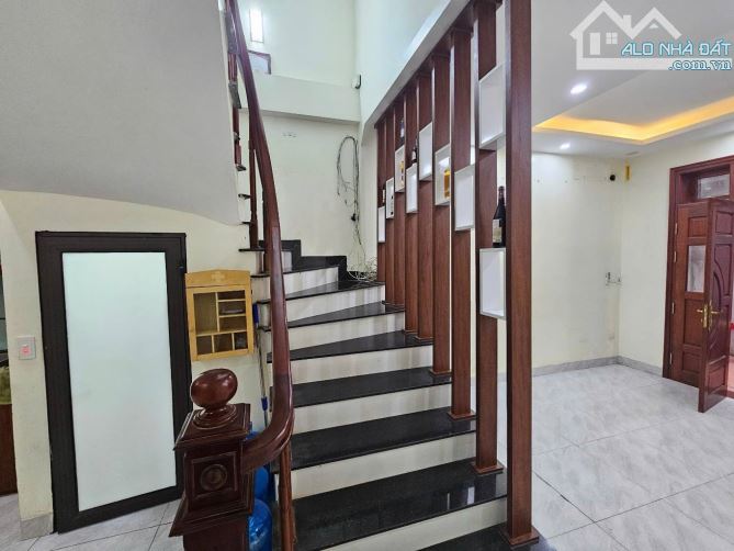 THẠCH BÀN - Dân XÂy - Ngõ Nông - 10m Ô tô Tránh - 04 Ngủ - 2
