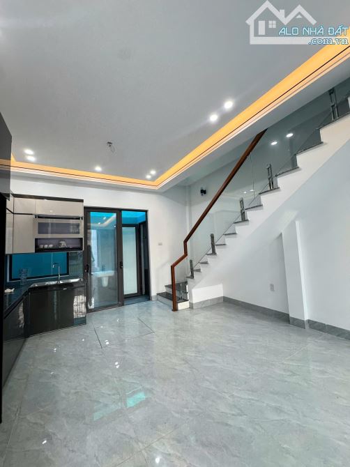 NHÀ 3 TẦNG TIỀN PHONG THÁI BÌNH CÓ SÂN ĐỂ XE SIÊU RỘNG THOÁNG - 2