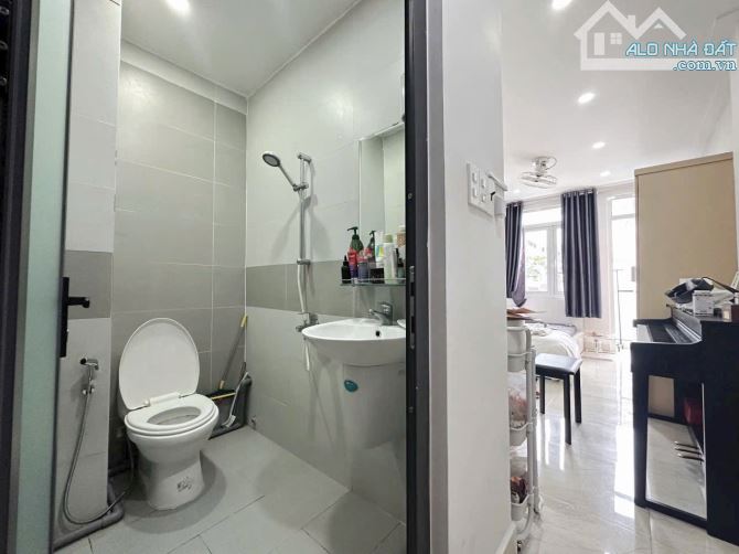 Studio ban công lớn - máy giặt riêng quận 10. - 2