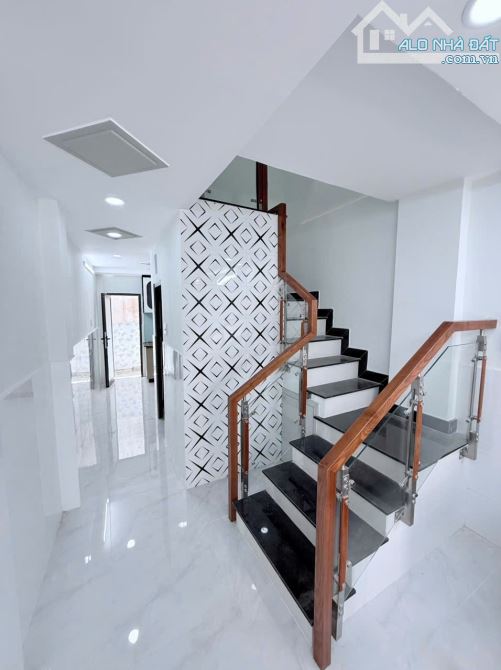 TRỊNH ĐÌNH THẢO GIÁP Q11 - 34M2 - NHÀ MỚI 2 TẦNG 2PN 2WC - CHỈ 4.05 TỶ - 2