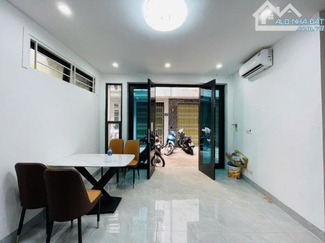 Bán nhà Yên Hòa, Cầu Giấy, 2 thoáng, sáng đẹp, ở luôn, an ninh tốt,  30mx5 tầng, giá 7.7 t - 2