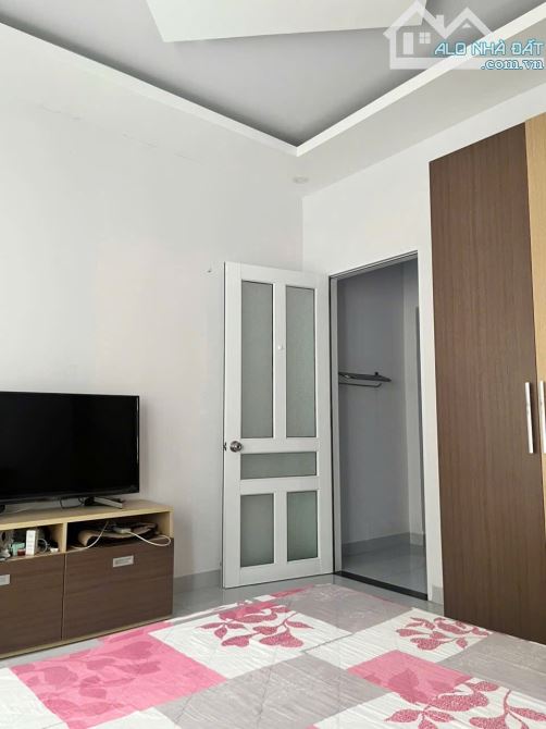 Bán nhà 2 tầng mặt tiền đường Lê Chân - Khu bàn cờ - Nha Trang - 2