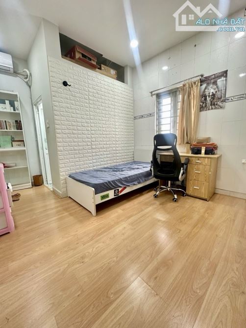 Tậu ngay vị trí đắc địa Vĩnh Khánh Tôn Đản Q4 49m2 3 tầng với 6tỷ5 - 2