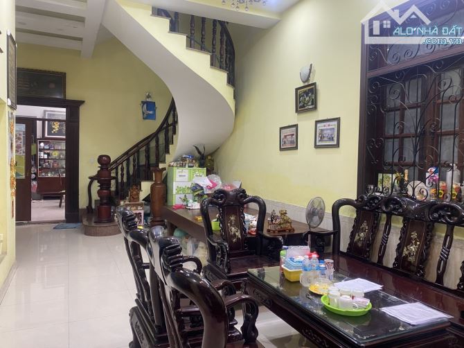 Cần bán căn biệt thự mini cách đường Nguyễn Duy Trinh chỉ vài bước châ, khu dân cư sầm uất - 2