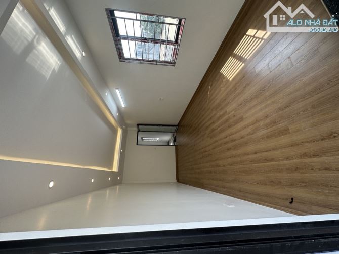 Nhà mới, lô góc, gần trường chợ... Khách mua về ở rất thuận tiện cho cv con cái đi học - 2