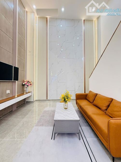 Ngay Cư Xá Đô Thành đường Nguyễn Hiền, Q3 - Giá 6,75tỷ/60m2. Sổ riêng - 2