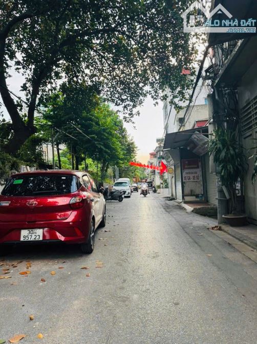 RẺ NHẤT KHU VỰC -VỊ TRÍ TRUNG TÂM GẦN NGỌC LÂM -GẦN ĐƯỜNG HỒNG TIẾN - GIÁ 5,3TỶ - 2