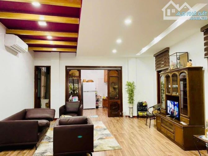 Hoàng Quốc Việt – 90m² – MT 5.6m – SÂN TRƯỚC – gần Công viên Nghĩa Tân – 21.5 tỷ - 2