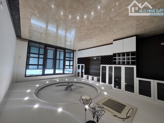 8 tầng Hoàng Quốc Việt- Kinh Doanh- Ô tô - 2